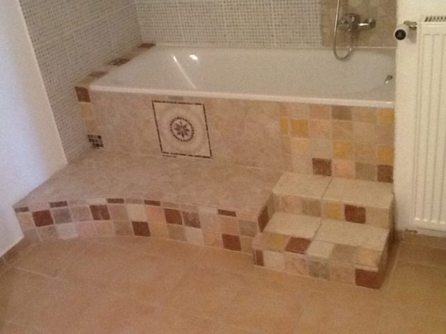 Foto von Ryan Baugestaltung zeigt ehemaliges Badezimmer vom Bauernhaus Juergenstorf mit Badewanne