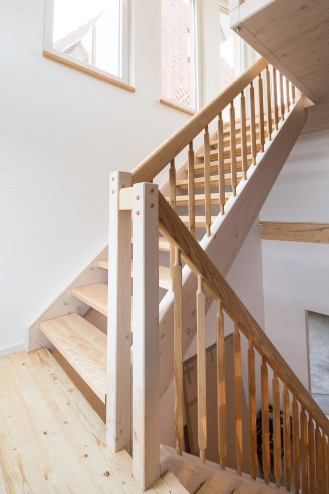 Foto Ryan Baugestaltung Anbau-Francop moderne Treppe aus Esche im Tageslicht