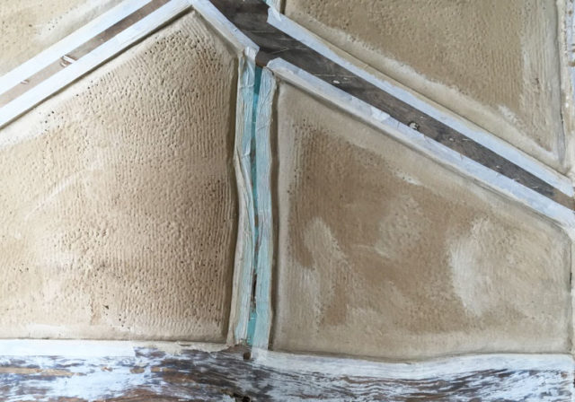 Foto von Ryan Baugestaltung zeigt die Arbeit mit Lehmputz im Hausbau Hamburg
