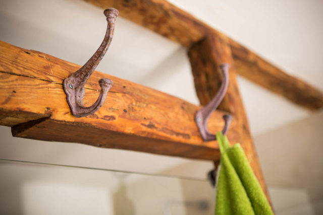 Foto Fachwerkhaus Lüneburg von Ryan Baugestaltung Holzbalken mit Handtuchhalter