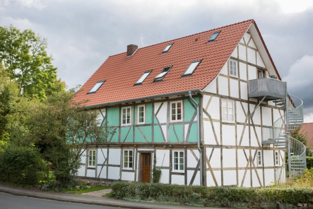 Foto Ryan Baugestaltung Fachwerkhaus Goettingen aussenansicht Altbau an der strasse