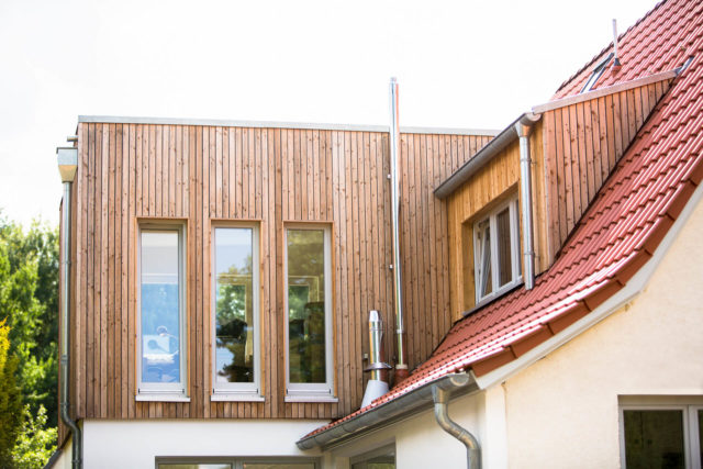 Foto Ryan Baugestaltung Anbau Volksdorf mit Aufstockung des Anbaus aus modernem Holz